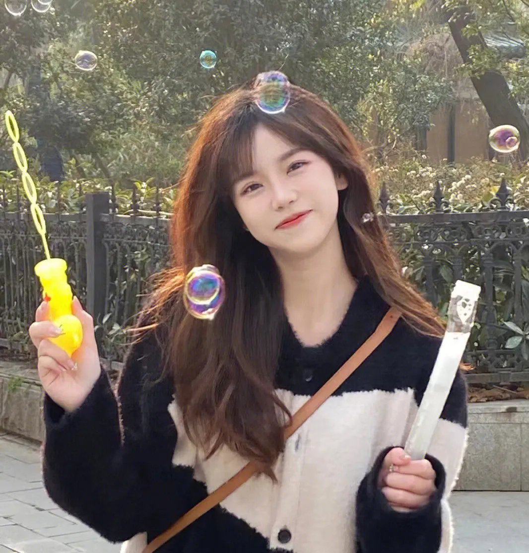 莫斯科来的香烟女孩海报